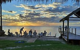 Belles On Ballow - Main Lodge - Absolute Waterfront